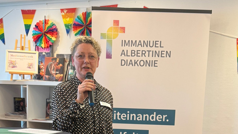 Nicole Oerder, Einrichtungsleitung des Immanuel Seniorenzentrum Schöneberg bei der Siegelauszeichnung