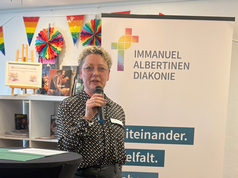 Nicole Oerder, Einrichtungsleitung des Immanuel Seniorenzentrum Schöneberg bei der Siegelauszeichnung